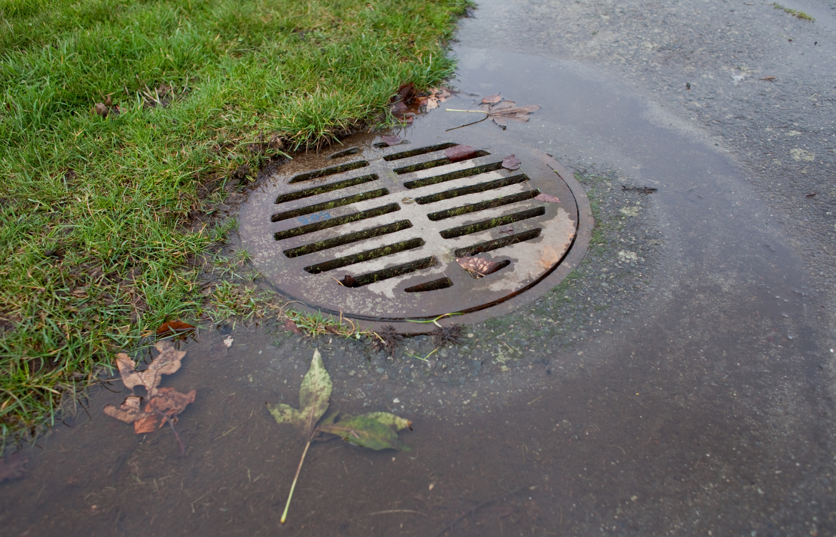 Como desentupir ralo externo no quintal